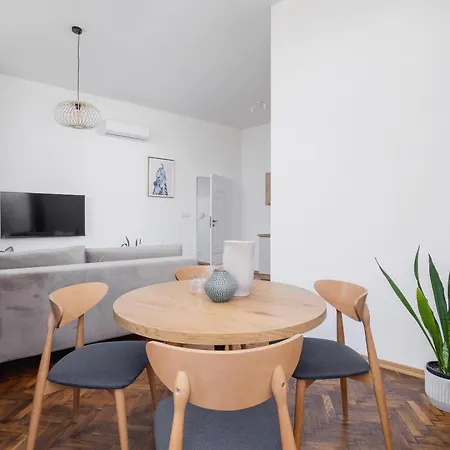 2 Bedroom For 6 - Augustianska 1 Street Apartment