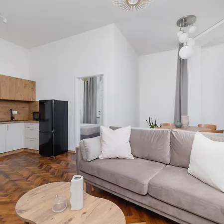 Appartement 2 Bedroom For 6 - Augustianska 1 Street